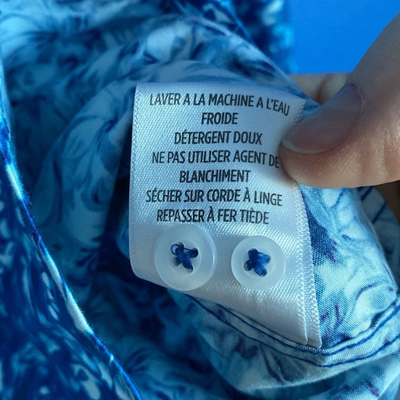 Robert Graham Cotton Long Sleeved Button Down Shirt. Blue Floral Pattern. Size M - Picture 13 of 16